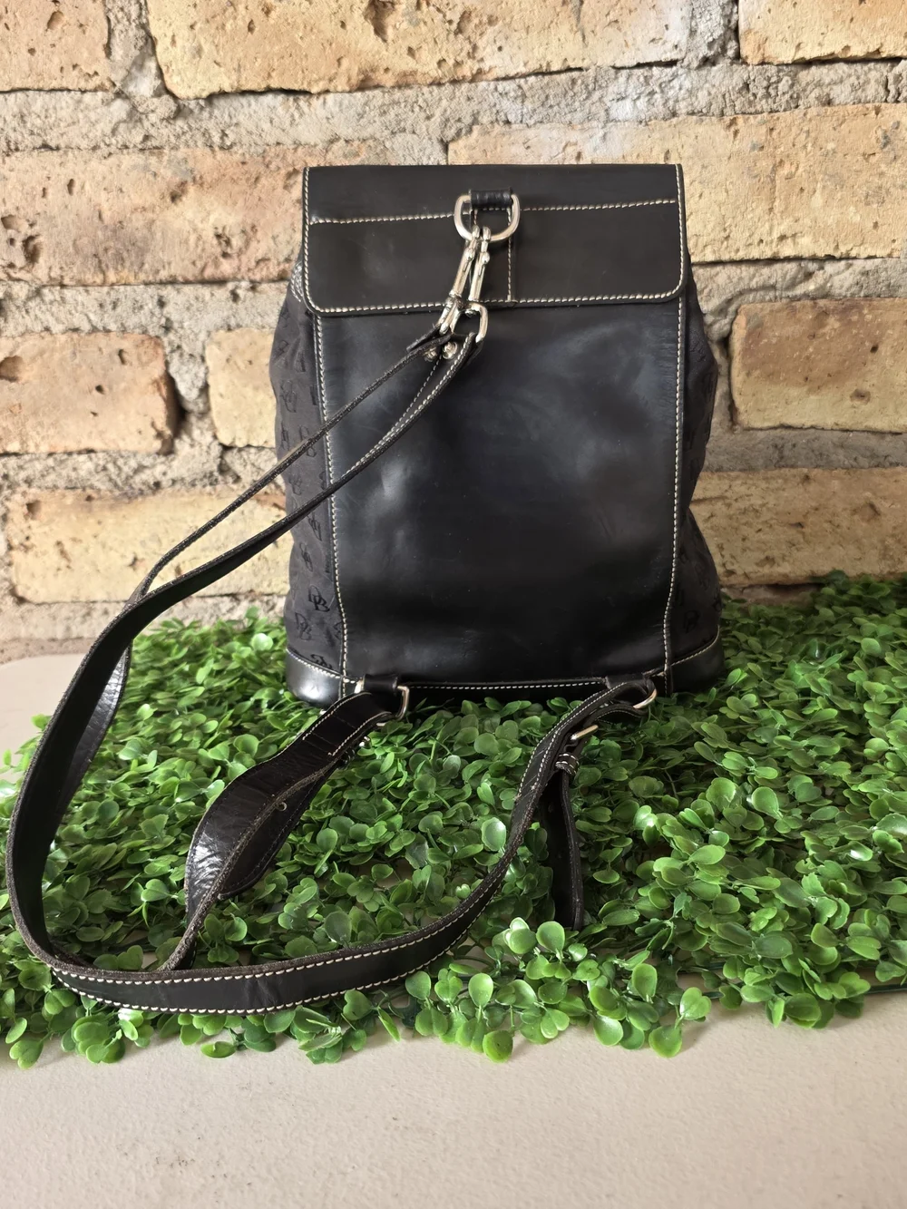 Dooney & Bourke 🖤​classic vintage